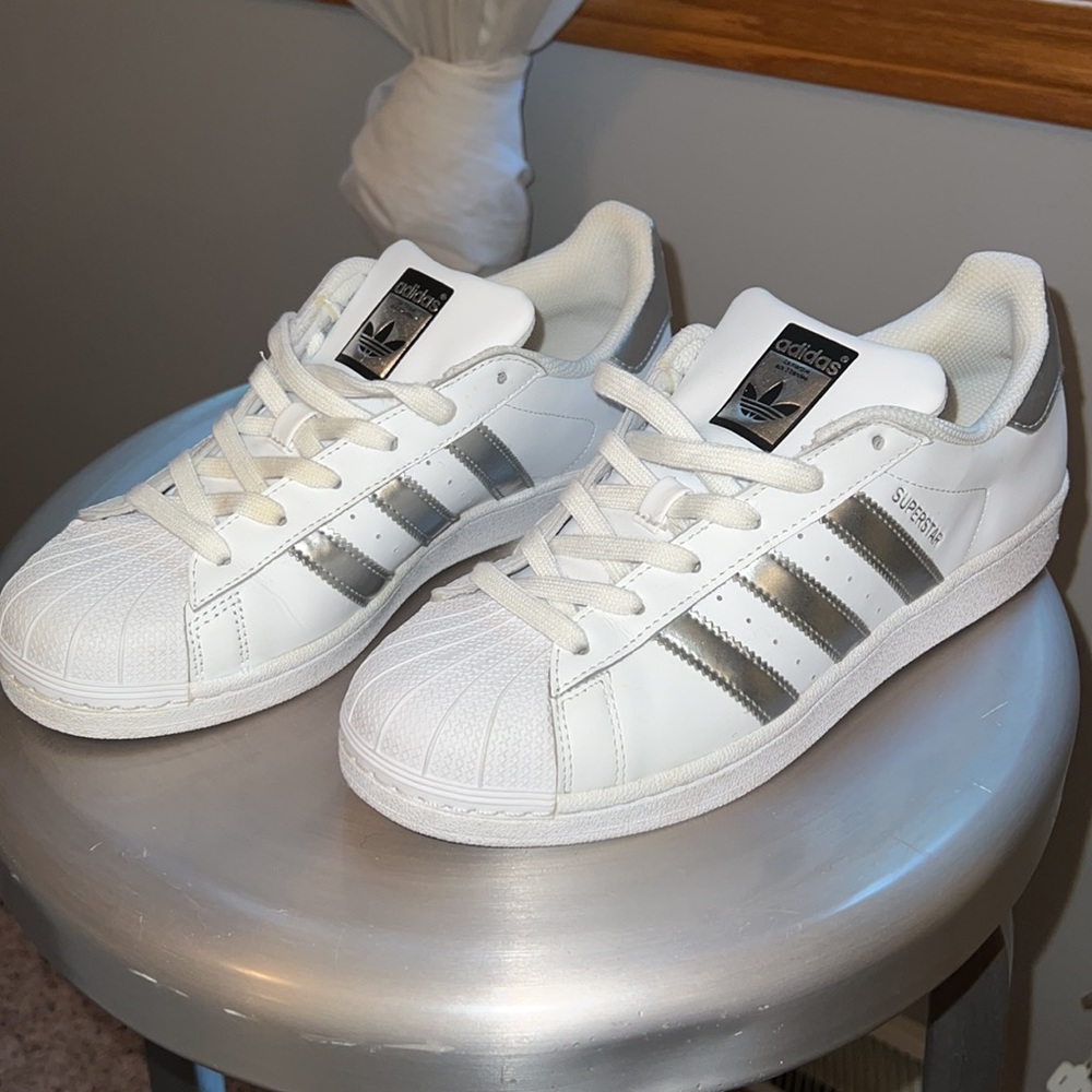 ADIDAS SUPERSTAR ‘WHITE SILVER METALLIC’ CLOUD WHITE/SILVER